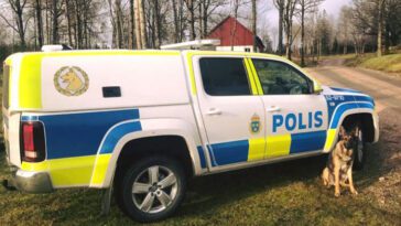 Nya polisbilarna kritiseras av hundförare: "Hundarna lider"