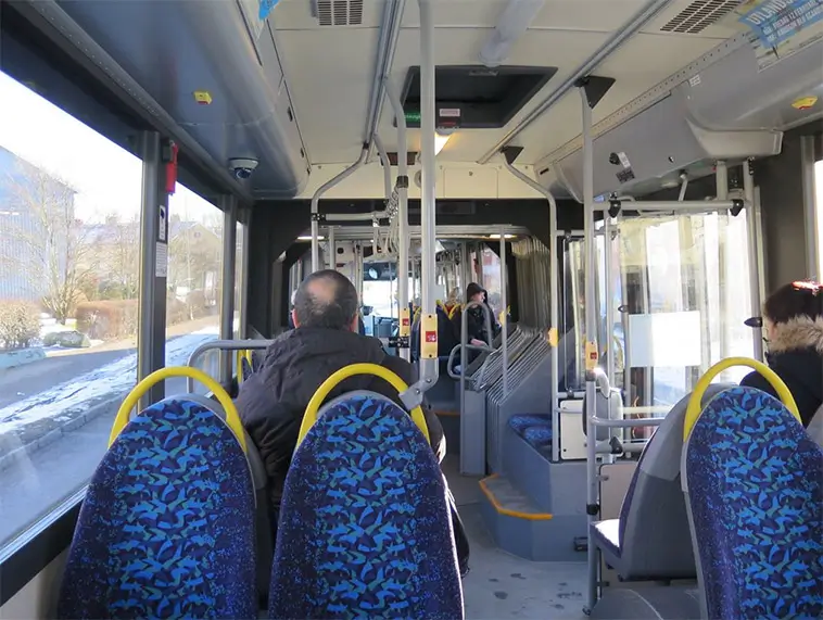 Assistanshund nekades plats på bussen – DO kräver ersättning
