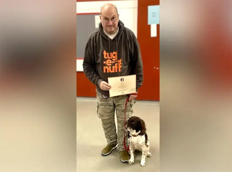 Från polisarbete till livräddare – pensionerad hund lär ut första hjälpen