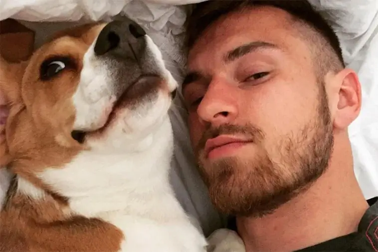 Fotbollsstjärnan Aaron Ramsey i tårfyllt sökande efter försvunnen hund i Mexiko