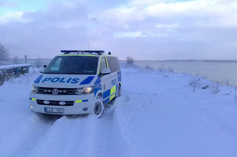 Polisövning på vinterväg slutade i tragedi – hunden Play påkörd