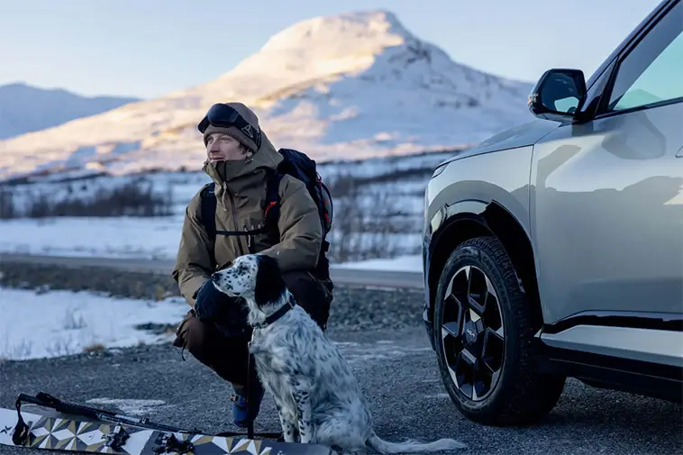 Hund i huvudrollen när Kia lanserar ny campingkampanj