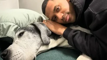 NFL-stjärnan Russell Wilson sörjer förlusten av älskade hunden Naomi