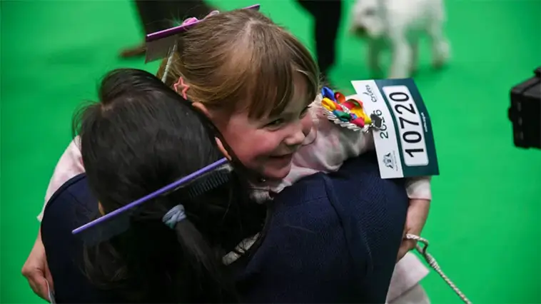 Treårig tjej den yngsta någonsin att kvalificera sig till Crufts med sin Dvärgschnauzer