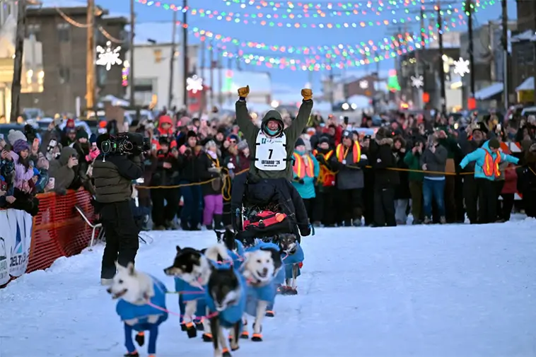 Seger och kritik efter årets slädhundstävling Iditarod – hunddöd väcker debatt