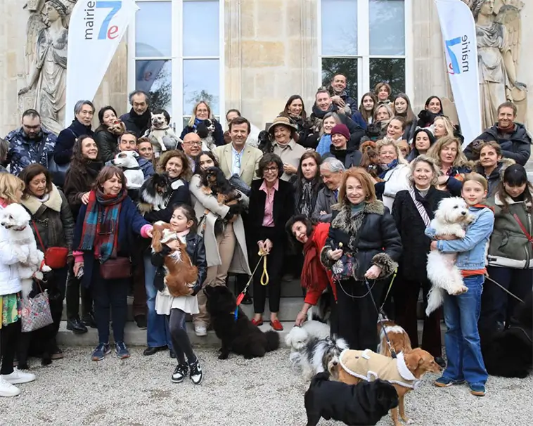 Hundarna tar plats i politiken – oväntad valfråga i Paris