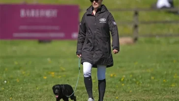 Ny familjemedlem i kungliga kretsar – Zara Tindall visar upp sin nya hund
