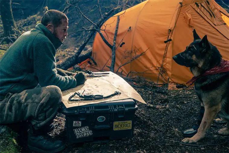 Brad Pitt och hans trebenta hund kämpar för livet i ny film