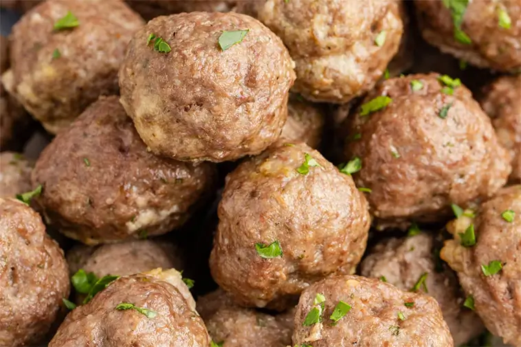 Beaglen Folke dog efter mystisk förgiftning – åt 20 köttbullar